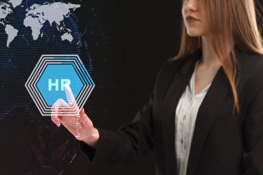 İş, teknoloji, Internet ve ağ kavramı. Geleceğin sanal bir ekranda çalışan genç bir girişimci ve yazıt görür: Hr