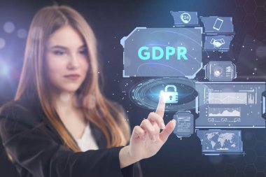 İş, teknoloji, Internet ve ağ kavramı. Geleceğin sanal bir ekranda çalışan genç bir girişimci ve yazıt görür: Gdpr