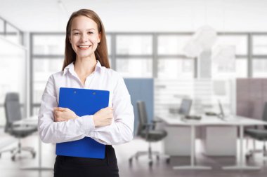 İş, teknoloji, internet ve ağ kavramı. Genç başarılı girişimci iş sürecinde