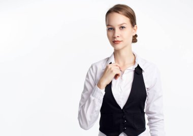 İş, teknoloji, internet ve ağ kavramı. Genç başarılı girişimci iş sürecinde