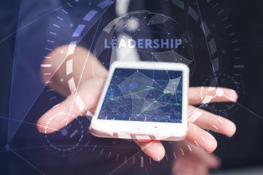 İş, teknoloji, Internet ve ağ kavramı. Geleceğin sanal bir ekranda çalışan genç bir girişimci ve yazıt görür: liderlik