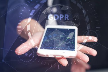 İş, teknoloji, Internet ve ağ kavramı. Geleceğin sanal bir ekranda çalışan genç bir girişimci ve yazıt görür: Gdpr