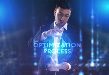 İş, teknoloji, Internet ve ağ kavramı. Geleceğin sanal bir ekranda çalışan genç bir girişimci ve yazıt görür: Optimizasyon işlemi