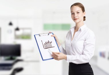 İş, teknoloji, internet ve ağ kavramı. Genç KBB