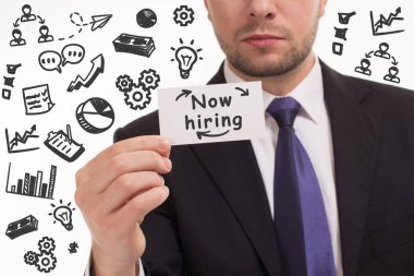 İş, teknoloji, internet ve ağ konsepti. Genç işadamı başarılı büyüme adımları üzerinde düşünüyor: Şimdi işe alma