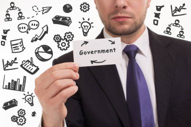 İş, teknoloji, internet ve ağ konsepti. Genç işadamı başarılı büyüme adımları üzerinde düşünüyor: