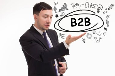 İş, teknoloji, internet ve ağ konsepti. Genç işadamı başarılı büyüme adımları üzerinde düşünüyor: B2B
