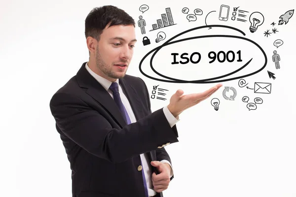 互联网和网络概念 年轻商人对成功成长的步骤进行思考 Iso9001 — 图库照片