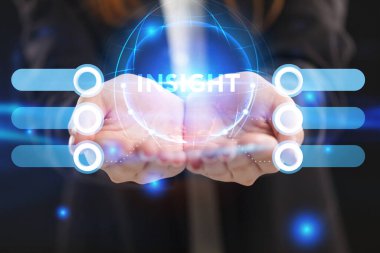 İş, Teknoloji, İnternet ve ağ konsepti. Genç işadamı geleceğin sanal bir ekranı üzerinde çalışıyor ve yazıyı görüyor: