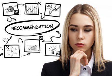 İş, teknoloji, internet ve ağ konsepti. Genç işadamı başarılı büyüme adımları üzerinde düşünüyor: Tavsiye