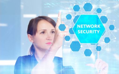 İş, Teknoloji, İnternet ve ağ konsepti. Genç işadamı geleceğin sanal ekranı üzerinde çalışıyor ve yazıyı görüyor.: 