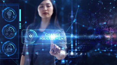 İş, Teknoloji, İnternet ve ağ konsepti. Genç işadamı geleceğin sanal ekranı üzerinde çalışıyor ve yazıyı görüyor.: 