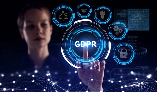 İş, Teknoloji, İnternet ve ağ konsepti. Genç işadamı geleceğin sanal ekranı üzerinde çalışıyor ve yazıyı görüyor.: 