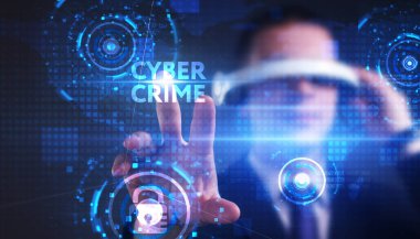 İş, teknoloji, internet ve ağ konsepti. Genç işadamı başarılı büyüme adımları üzerinde düşünüyor: Siber suçlar