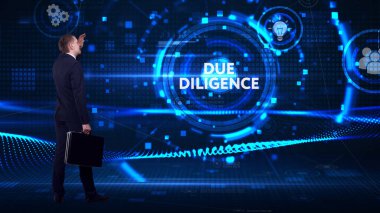 İş, teknoloji, internet ve ağ konsepti. Genç işadamı başarılı büyüme adımları üzerinde düşünüyor: