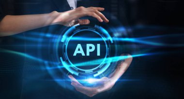 İş, teknoloji, internet ve ağ konsepti. Genç işadamı başarılı büyüme adımları üzerinde düşünüyor: API