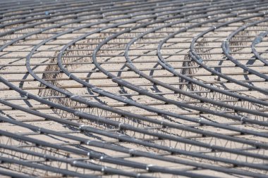 Betonarme çelik Rebars. Çelik closeup rebars. Rebars inşaat sitesinde geometrik hizalamasını