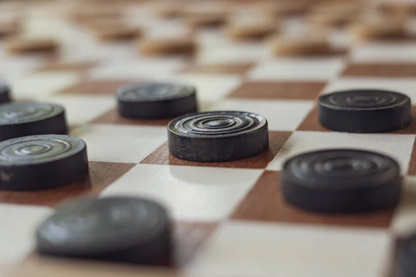 Dit Een Houten Dammen Boord Met Zwarte Witte Pionnen Spel — Stockfoto