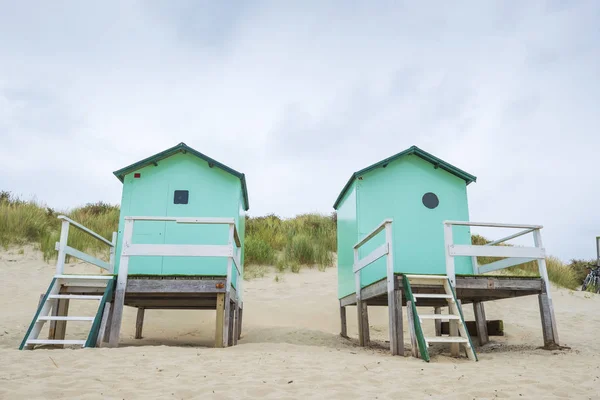 Kleine Strandhäuser Mit Stufen Und Einem Tor Mit Hintergrund Dünen — Stockfoto