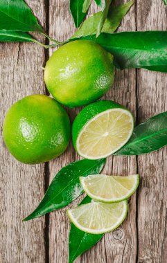 Top dilimlenmiş limon görünümünü C vitamini, sık kullanılan ahşap, zengin kaynağı üzerinde aksan gıda ve içecekler için 