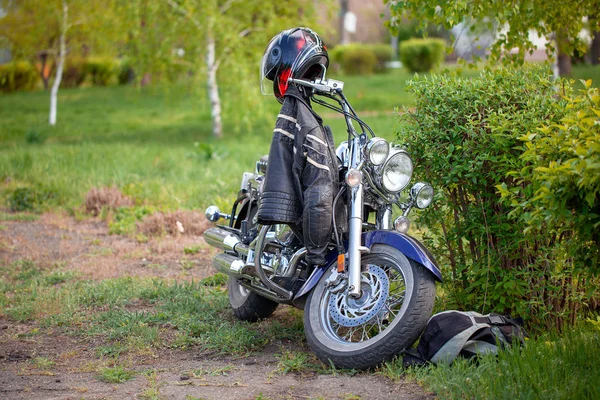 Motorcycle adventure off road, beautiful view, motorbike standin — Stock Photo, Image