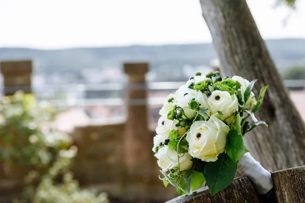 White wedding bouquet with black stones — Stock Photo, Image