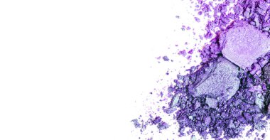 Kırık, nötr bir göz farı beyaz arka planda izole edilmiş. Üst manzara, düz yatış. Metnin için boşluk kopyala