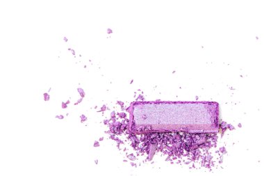 Nötr renkli kırık far paleti beyaz bir arka plan üzerinde izole makyaj. Üstten görünüm, düz yatıyordu. Metniniz için kopya alanı