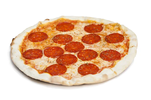 Свежая Итальянская Классическая Пицца Пепперони Белом Фоне — стоковое фото