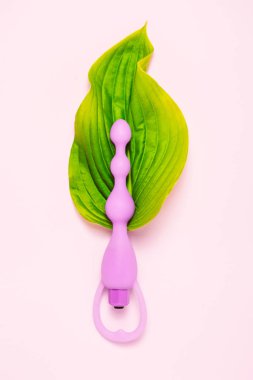Yeşil saf yaprak yetişkin seksi oyuncak.