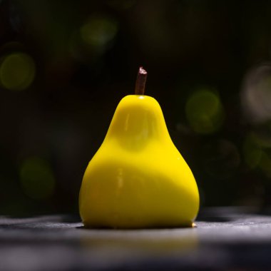 Tatlı jöleli armut şekilli kek.