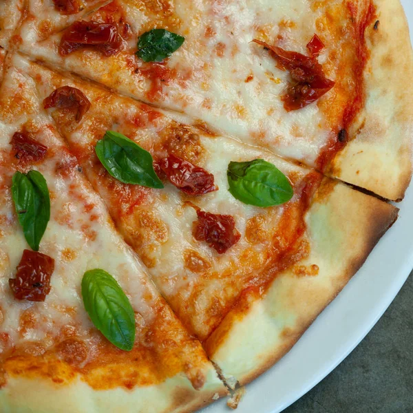 Пицца Маргарита Лежала Национальная Итальянская Кухня — стоковое фото