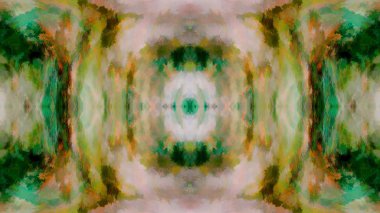 Eski boyanın dokusu ve alçı çatlakları arka planda.