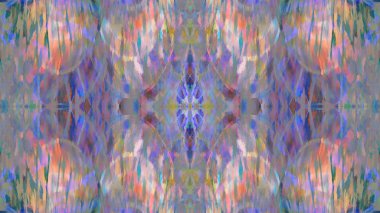 Eski boyanın dokusu ve alçı çatlakları arka planda.