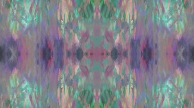 Eski boyanın dokusu ve alçı çatlakları arka planda.