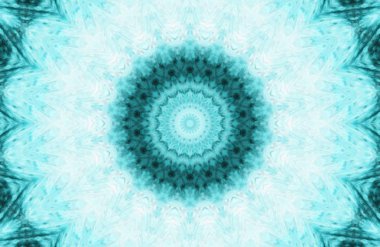 Eski boyanın dokusu ve alçı çatlakları arka planda.