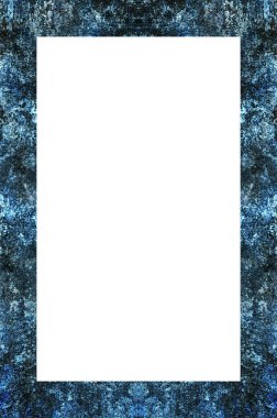 Eski boyanın dokusu ve alçı çatlakları arka planda.