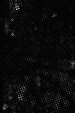 Eski boyanın dokusu ve alçı çatlakları arka planda.