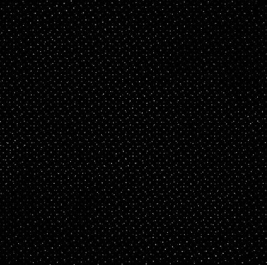 Eski boyanın dokusu ve alçı çatlakları arka planda.