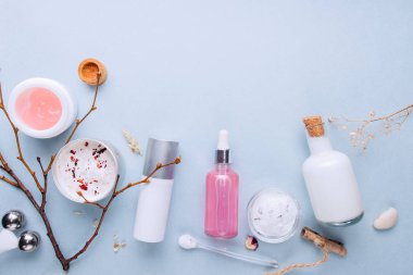 Organik bio kozmetik bitkisel maddeler ile. Doğal yağlar, serum ayıklar. Alanı, düz yatıyordu, en iyi görünümü kopyalayın