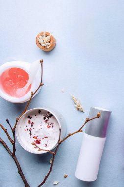 Organik bio kozmetik bitkisel maddeler ile. Doğal yağlar, serum ayıklar. Alanı, düz yatıyordu, en iyi görünümü kopyalayın