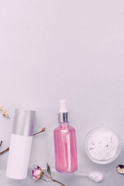 Organik bio kozmetik bitkisel maddeler ile. Doğal yağlar, serum ayıklar. Alanı, düz yatıyordu, en iyi görünümü kopyalayın