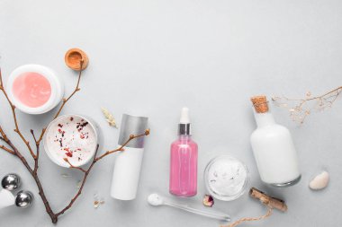 Organik bio kozmetik bitkisel maddeler ile. Doğal yağlar, serum ayıklar. Alanı, düz yatıyordu, en iyi görünümü kopyalayın