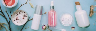 Organik bio kozmetik bitkisel maddeler ile. Doğal yağlar, serum ayıklar. Alanı, düz yatıyordu, en iyi görünümü kopyalayın