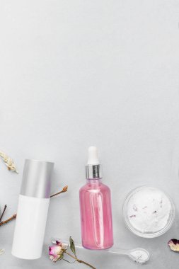 Organik bio kozmetik bitkisel maddeler ile. Doğal yağlar, serum ayıklar. Alanı, düz yatıyordu, en iyi görünümü kopyalayın