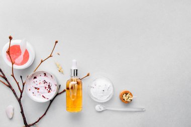 Organik bio kozmetik bitkisel maddeler ile. Amber, doğal özü altın. Yağlar serum .handmade