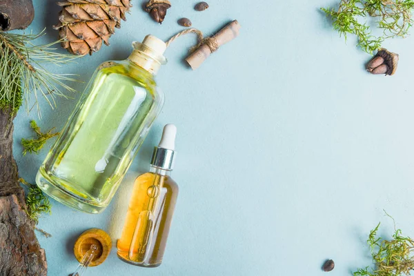 Homeopatik yağlar, bağırsak sağlığı doğal kozmetik, hafif bir arka plan üzerinde cilt bakımı için yağlar için diyet takviyeleri.