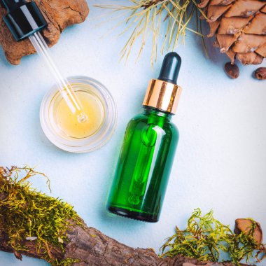 Homeopatik yağlar, bağırsak sağlığı doğal kozmetik, hafif bir arka plan üzerinde cilt bakımı için yağlar için diyet takviyeleri.