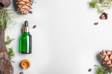 Homeopatik yağlar, bağırsak sağlığı doğal kozmetik, hafif bir arka plan üzerinde cilt bakımı için yağlar için diyet takviyeleri.