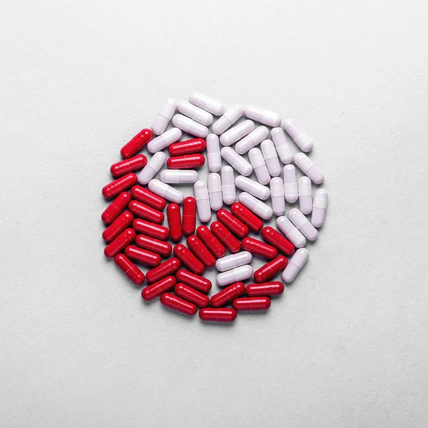 Yin Yan Från Piller Piller Olika Färger Medicinska Begrepp Balans — Stockfoto